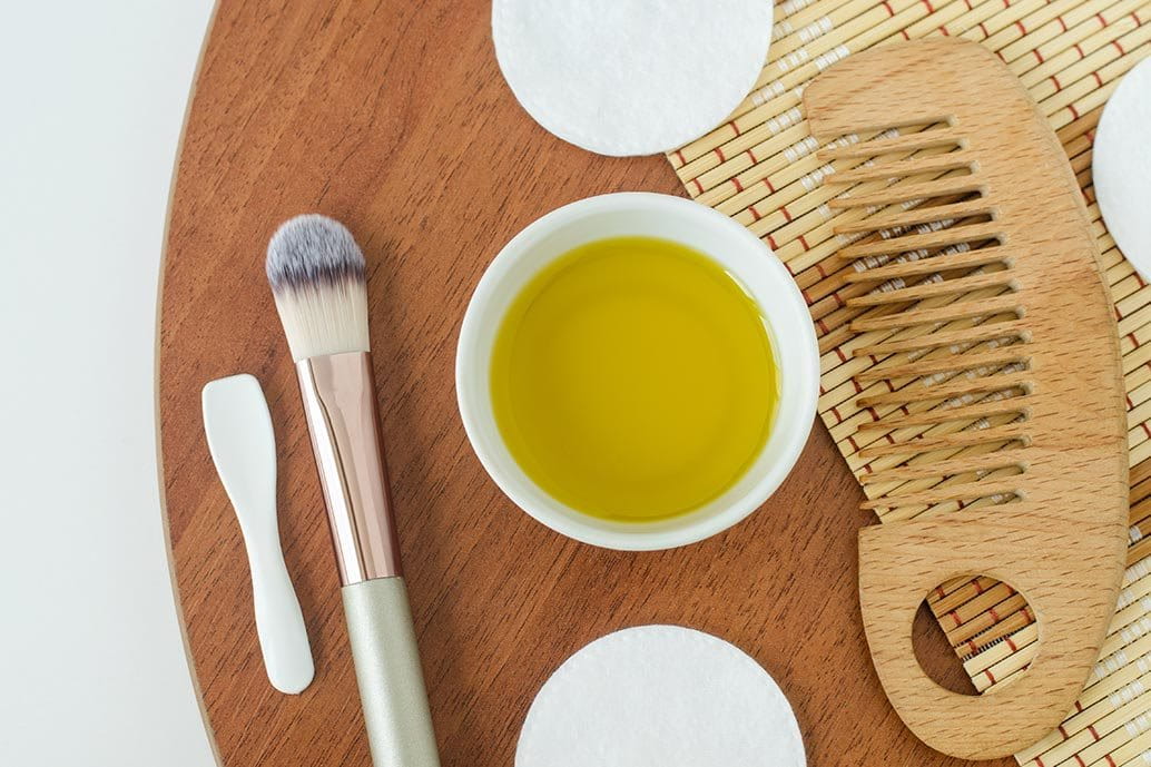 Rughe sulla fronte: cause e rimedi per le rughe glabellari | Eucerin